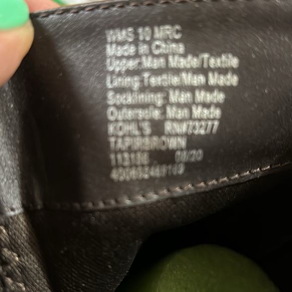 Tall brown boots fit just below the knee - Picture 6 of 6